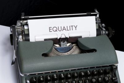 machine à écrire - equality - égalité